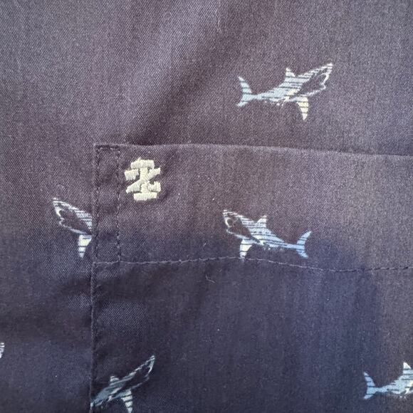 IZOD Men’s Shark Print Button Down Shirt Navy Blue Size M Short Sleeve - Picture 3 of 6